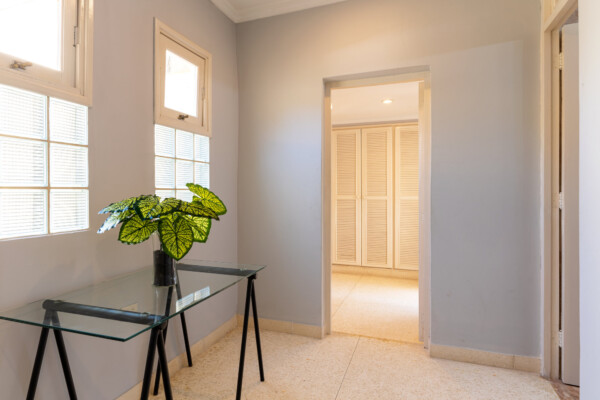 Sebastian Suite – Bright corner and windows Miramar Residence – Room Sebastian bright corner and windows