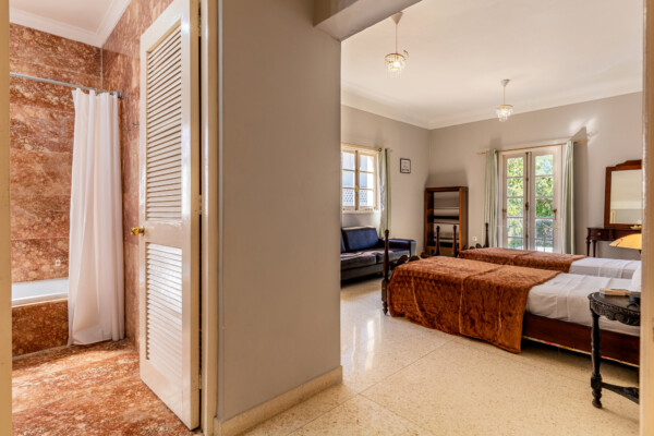 Anastasia Suite – Large and bright suite with vintage décor and terrace Miramar Residence – Room Anastasia suite with vintage décor and terrace access