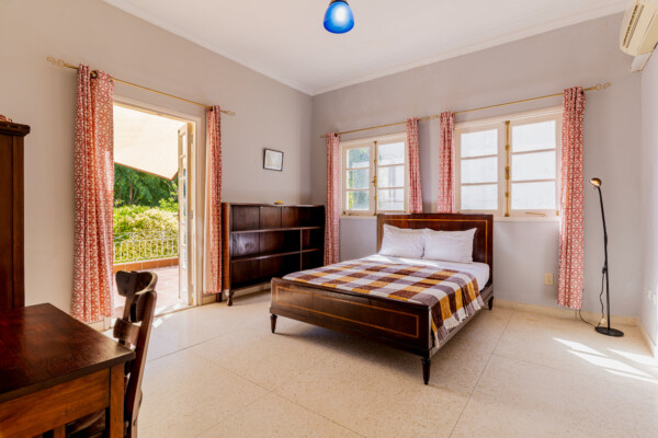 Sacha Suite – Spacious bed and vintage furniture Miramar Residence – Room Sacha bed with vintage furniture