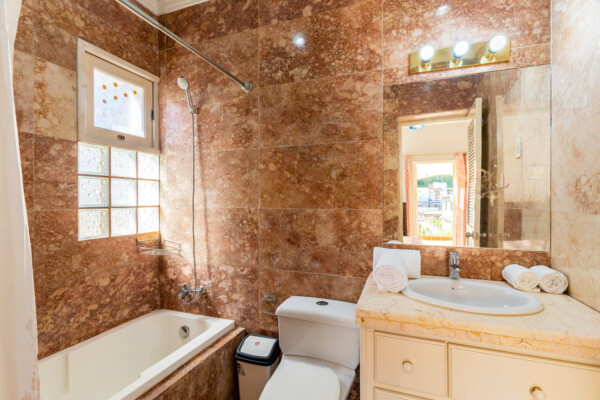 Sacha Suite – Private marble bathroom Miramar Residence – Room Sacha private marble bathroom