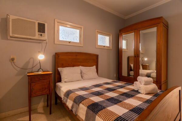 Laika Suite – Elegant suite with vintage accents Miramar Residence – Room Laika elegant suite with vintage décor